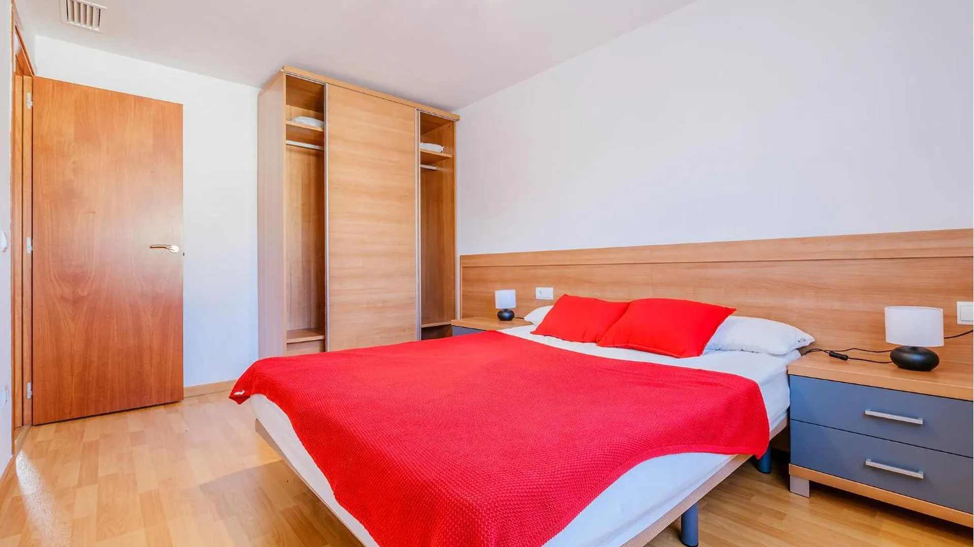 Lovely Home In Pineda De Mar With Kitchen Holiday home